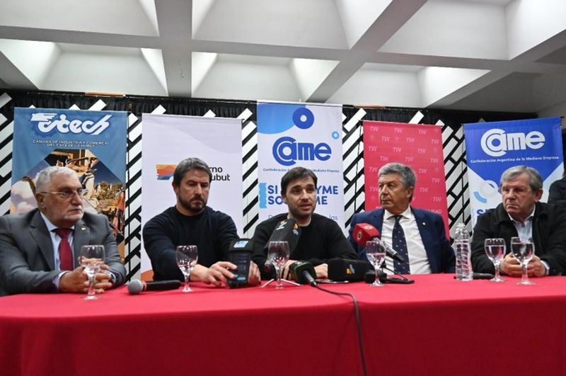 CAME y Nacho Torres firmaron convenio para desarrollo de Centro Comercial Abierto en Trelew