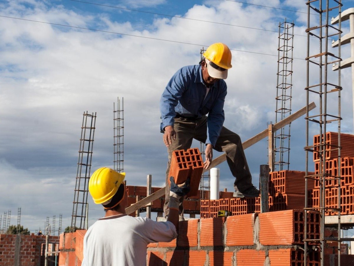 La construcción se derrumbó un 30 % en los primeros ocho meses del año